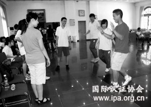 美国华裔学生寻根中国注重互动交流欲来华发展